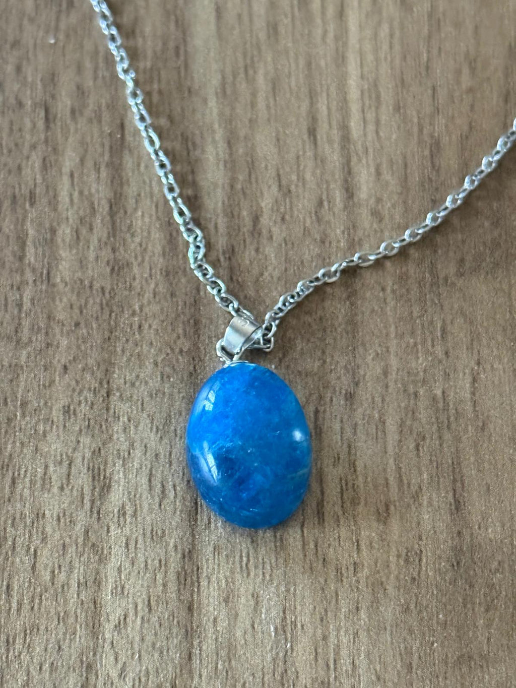 Collana Apatite Blu ciondolo grezzo