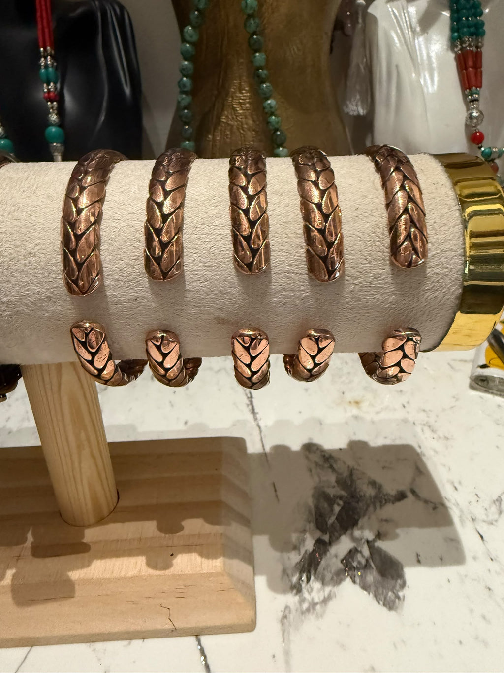 Bracciali con motivo a foglie, foto originale delle estremità aperte