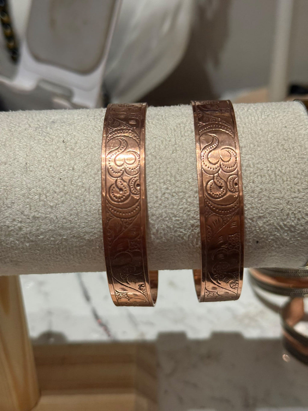Braccialetti in puro rame con incisione Om, fatti a mano in Nepal