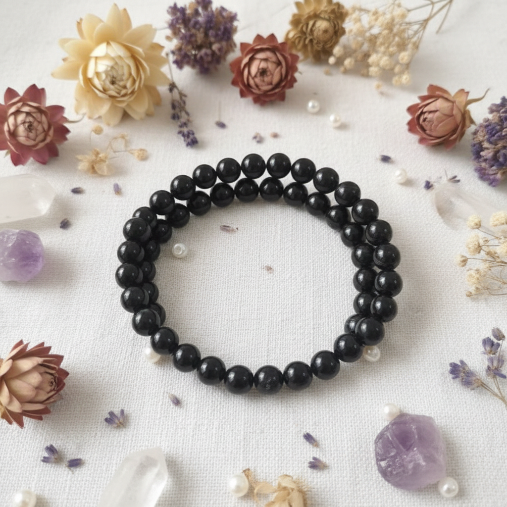 Bracciale onice nero su lino con fiori e cristalli