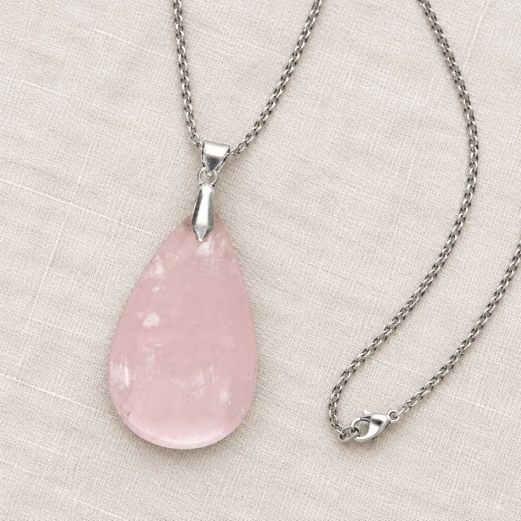 Collana con ciondolo in quarzo rosa su lino