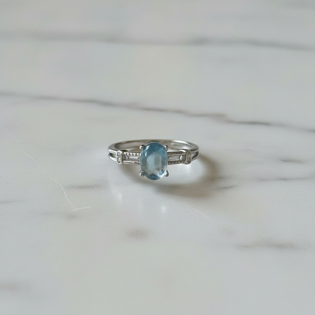 Anello acquamarina flatlay marmo