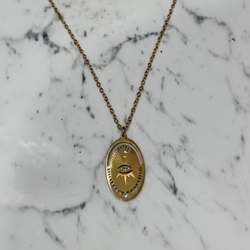 Collana Evil Eye gold - flatlay su marmo