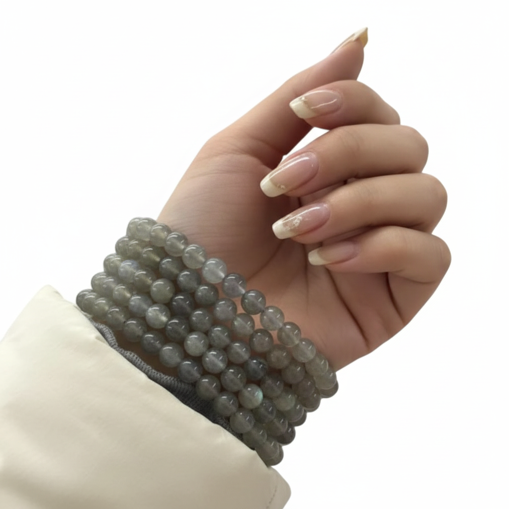Bracciale Labradorite indossato al polso