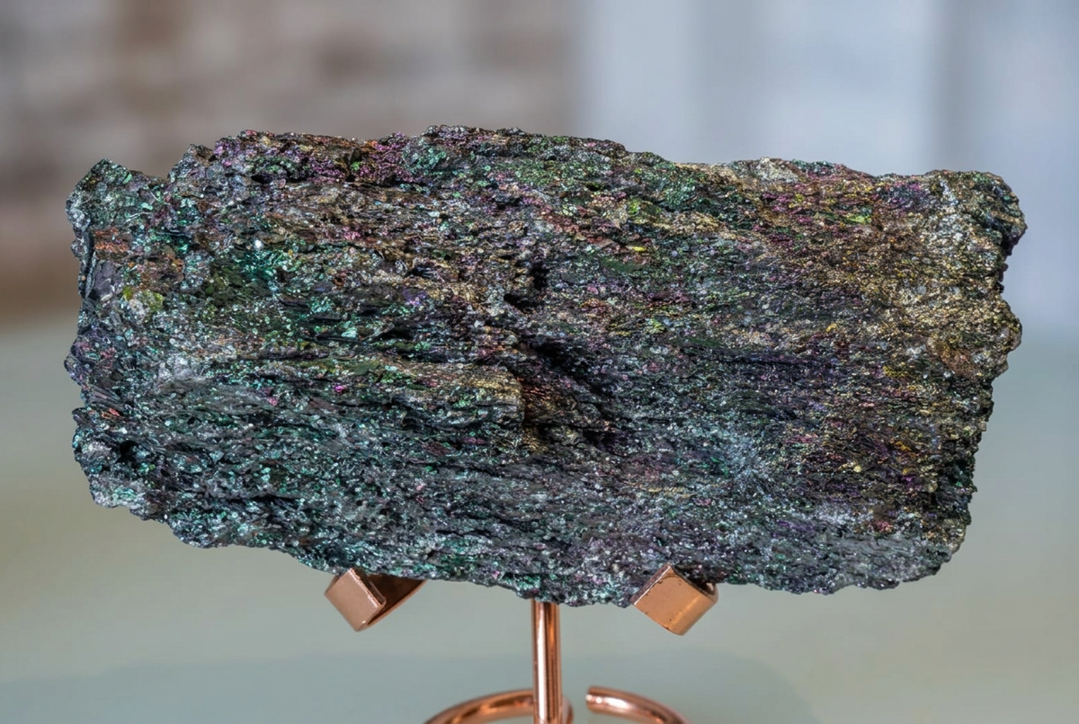 Carborundum con supporto rosato in primo piano, senza bordi
