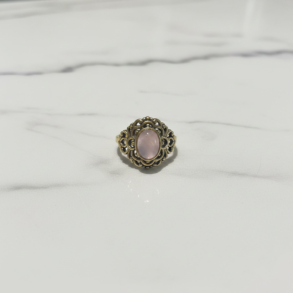 Anello Ottone Gold Vintage - Quarzo Rosa flatlay