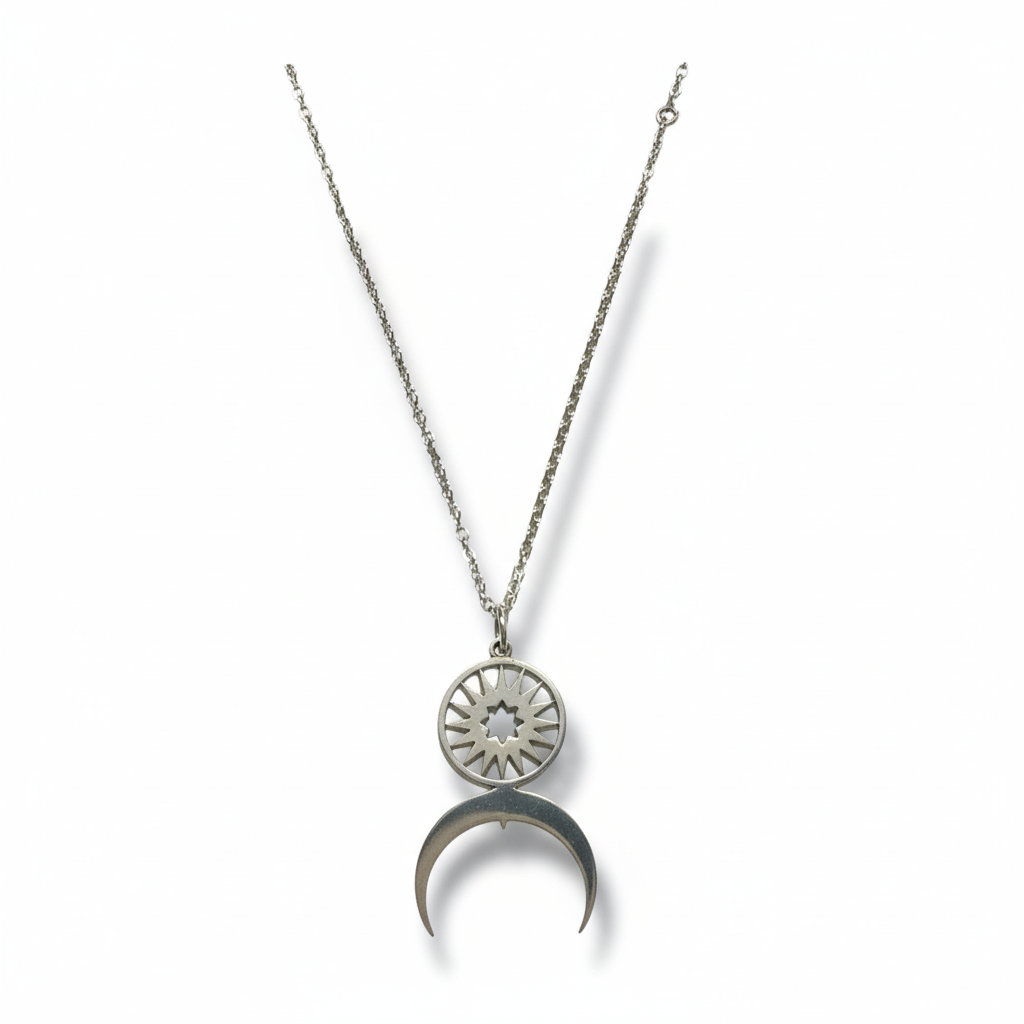 Collana Sole e Luna Rovesciata flat lay sfondo bianco