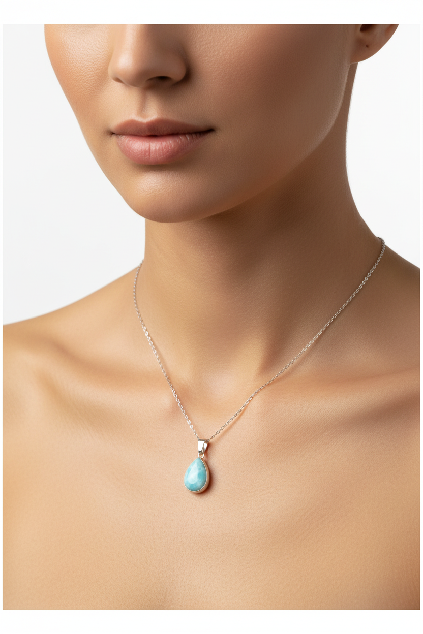Collana con Ciondolo Goccia in Argento e Larimar Naturale