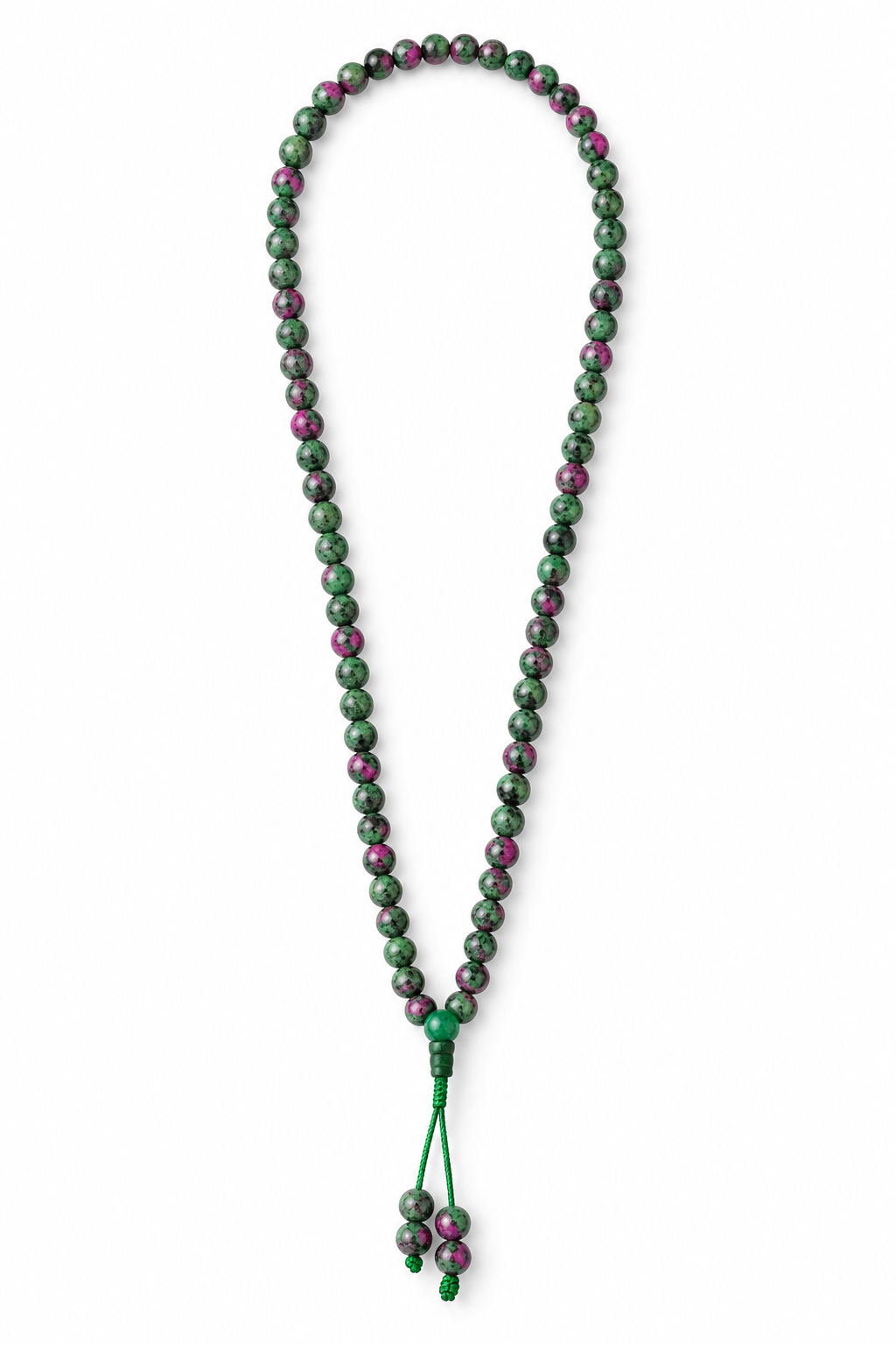 Japamala tibetano in Ruby Zoisite su sfondo bianco