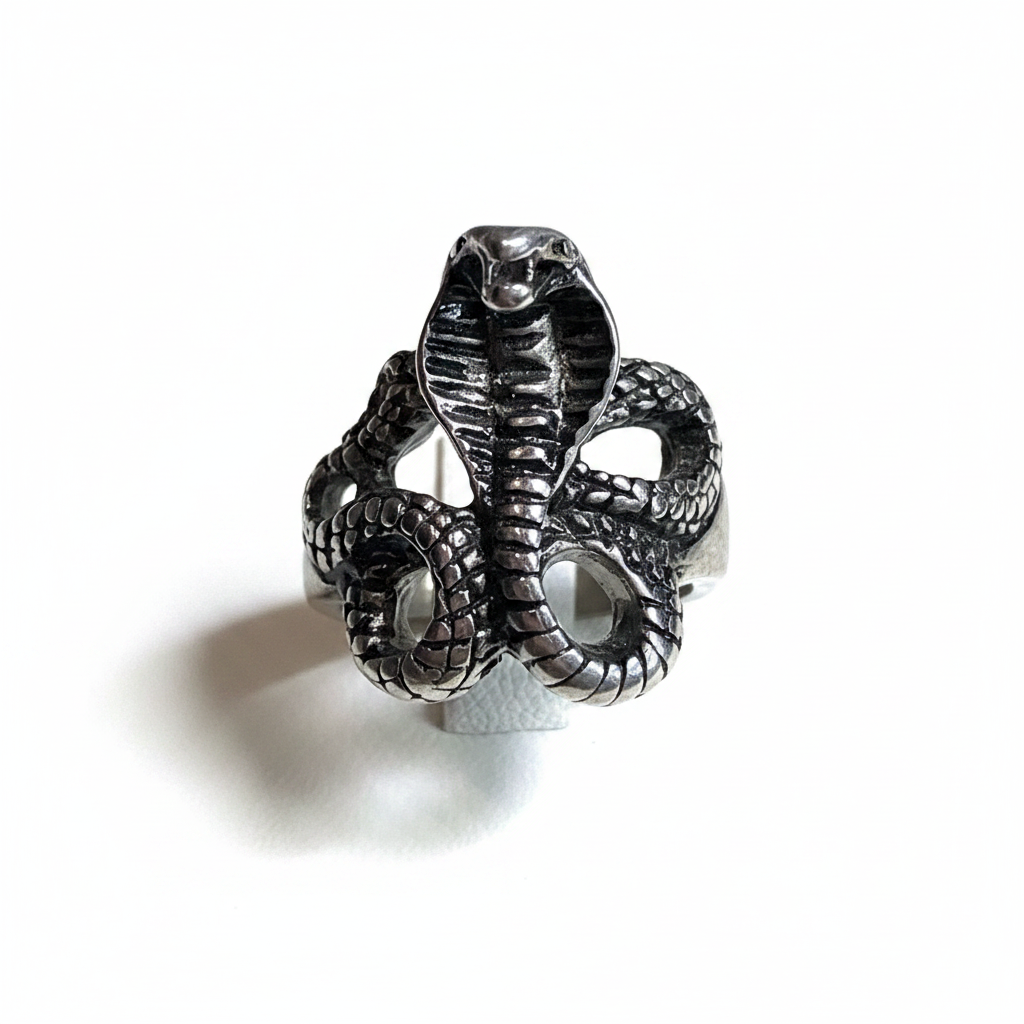 Anello Cobra - Sfondo bianco
