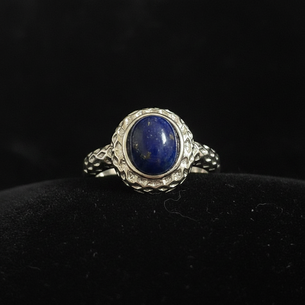 Anello lapislazzuli macro close-up