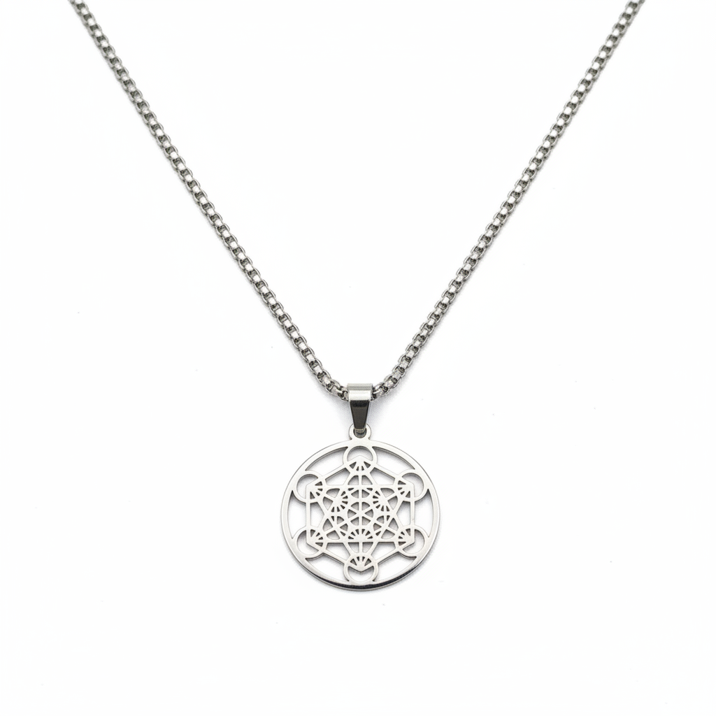 Collana Cubo di Metatron acciaio inox su sfondo bianco