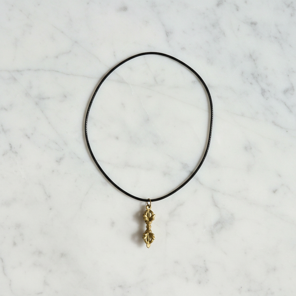 Collana dorje piccola - flatlay marmo bianco