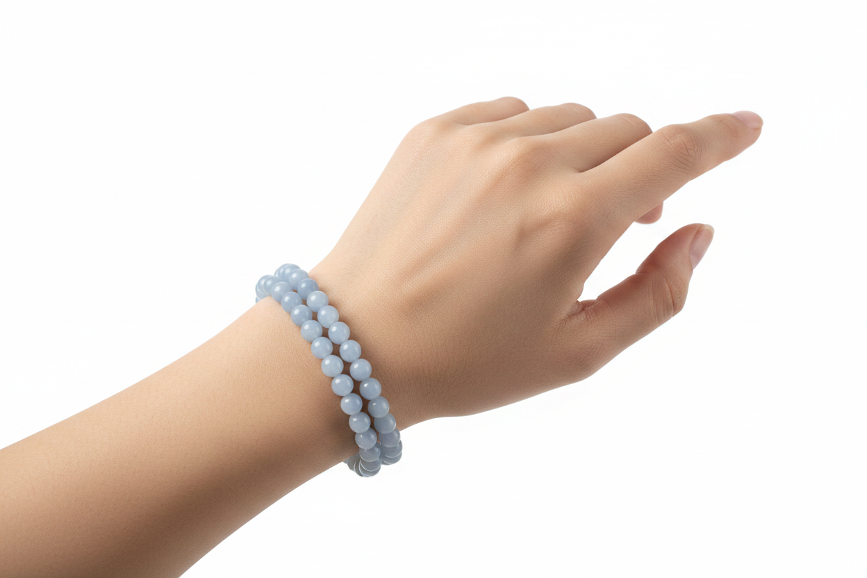 Bracciale angelite indossato al polso