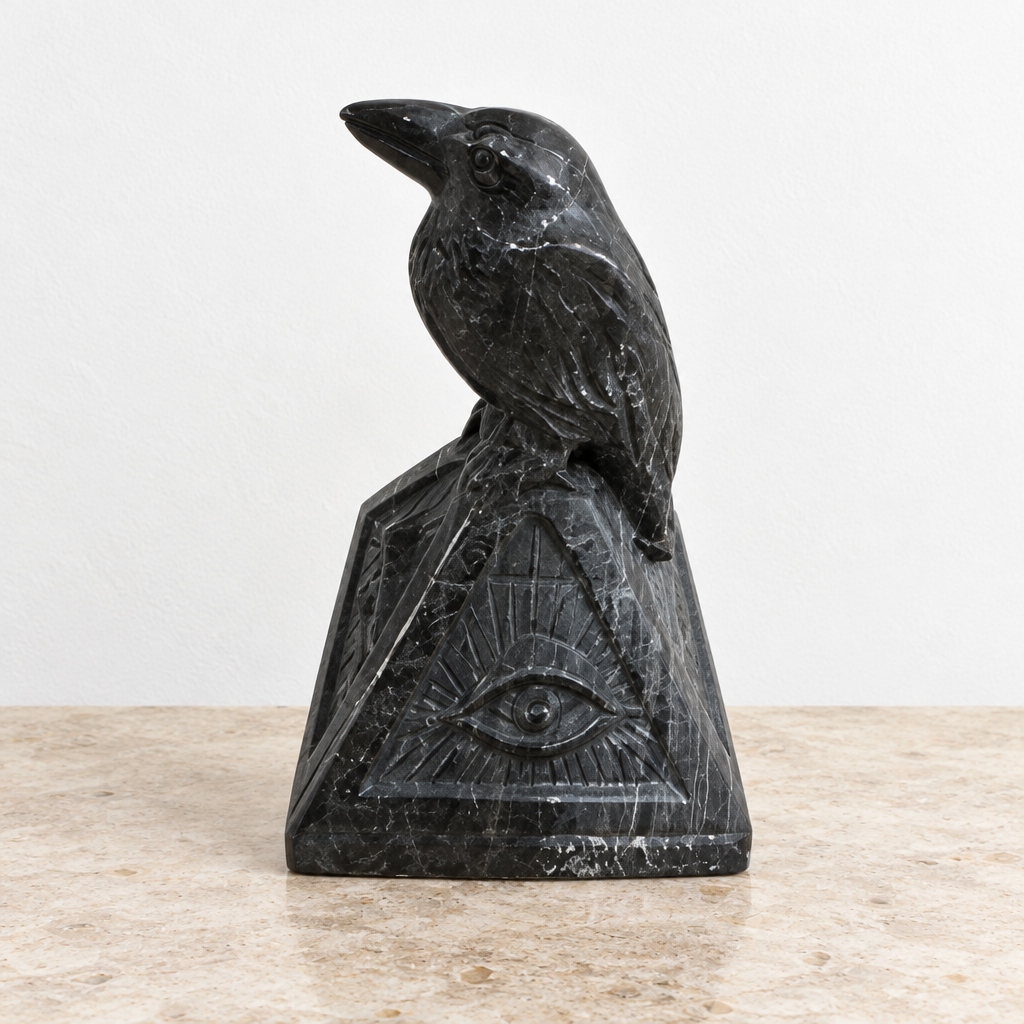 Corvo su piramide in ossidiana silver su pietra chiara