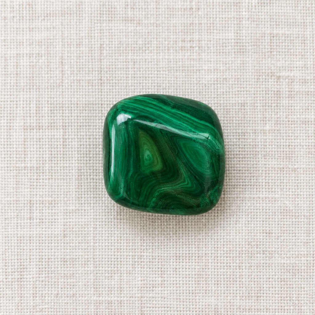 Malachite burattata su lino chiaro