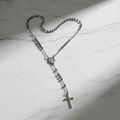 Collana Rosario Lungo con Croce su marmo bianco