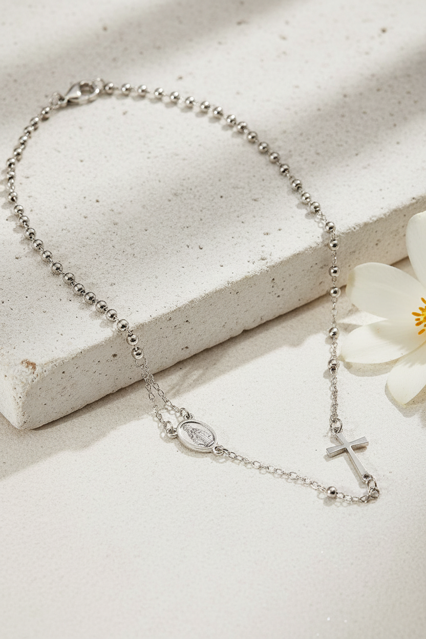 Collana Rosario Girocollo su pietra bianca con petalo di fiore