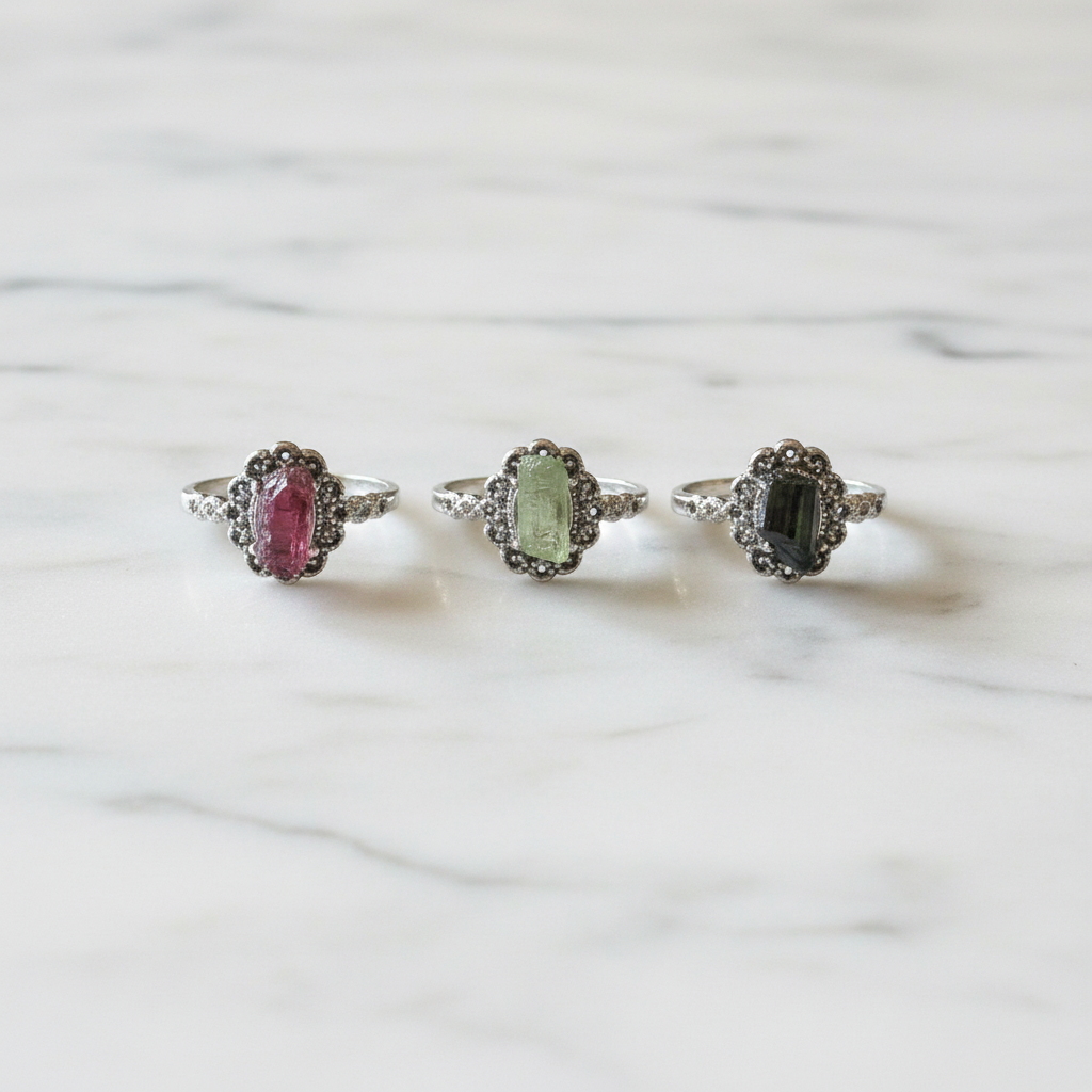 Anello tormalina flatlay marmo tre colori