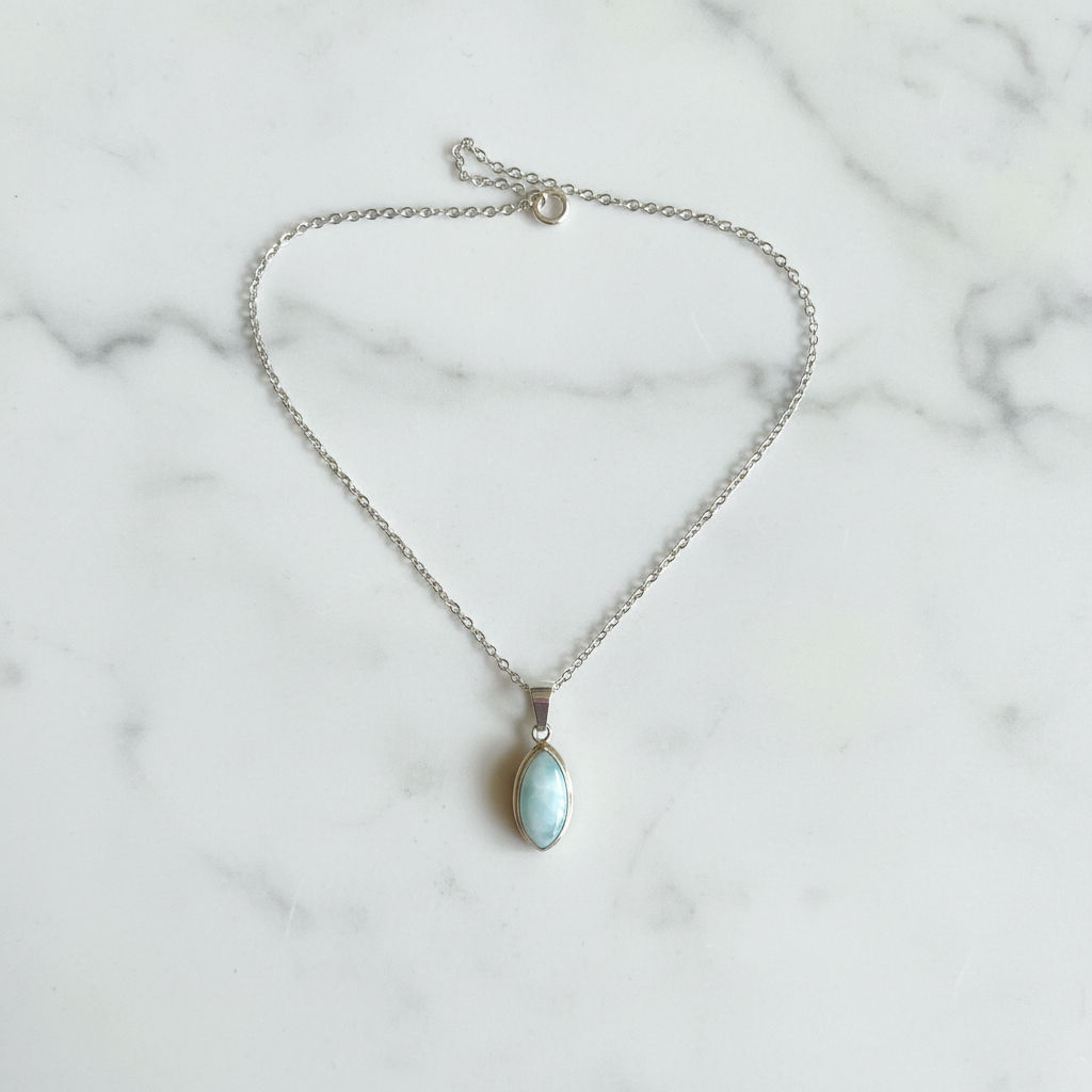 Collana con Ciondolo Ovale in Argento e Larimar Naturale