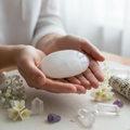 Palmstone in Selenite - In mano