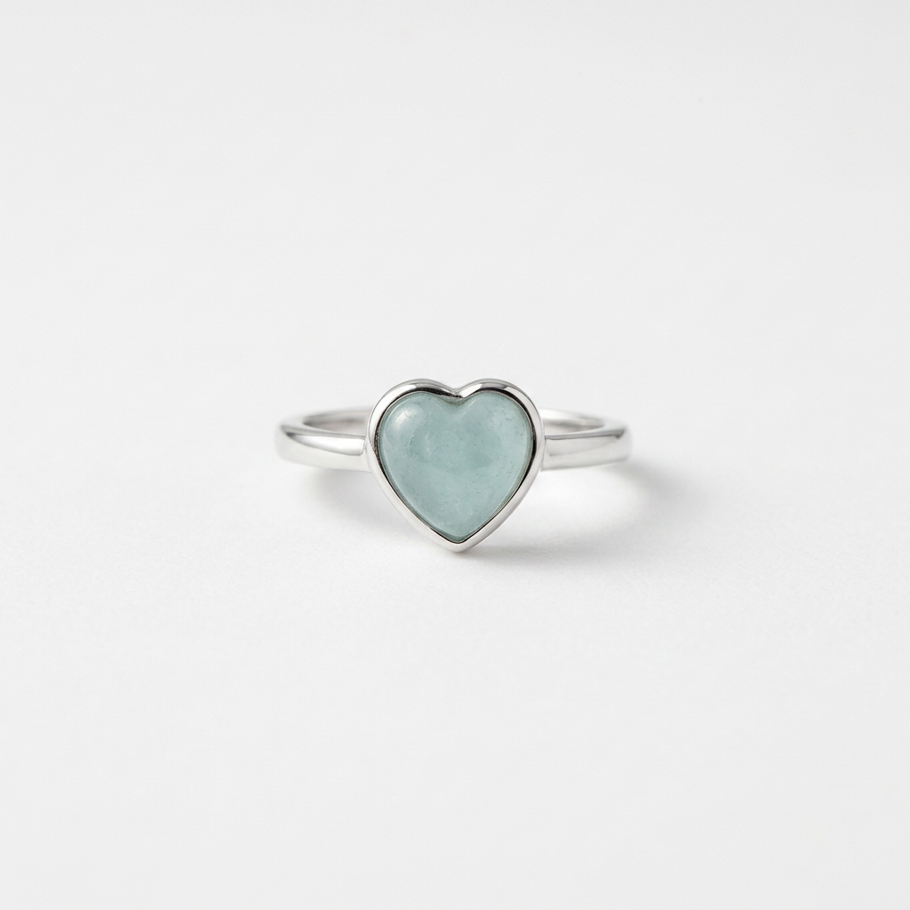 Anello in acquamarina con luce morbida