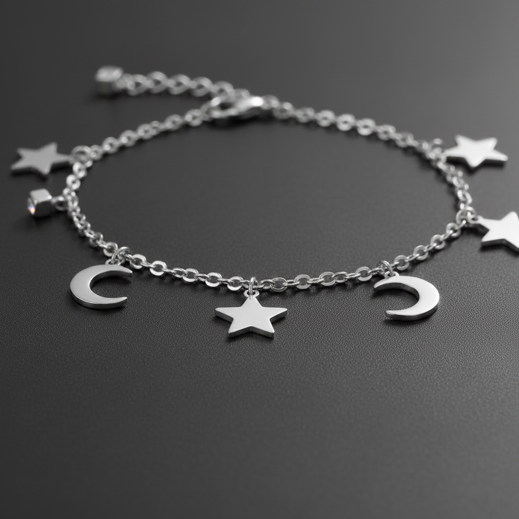 Bracciale silver luna e stelle - flatlay sfondo scuro