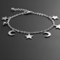 Bracciale silver luna e stelle - flatlay sfondo scuro