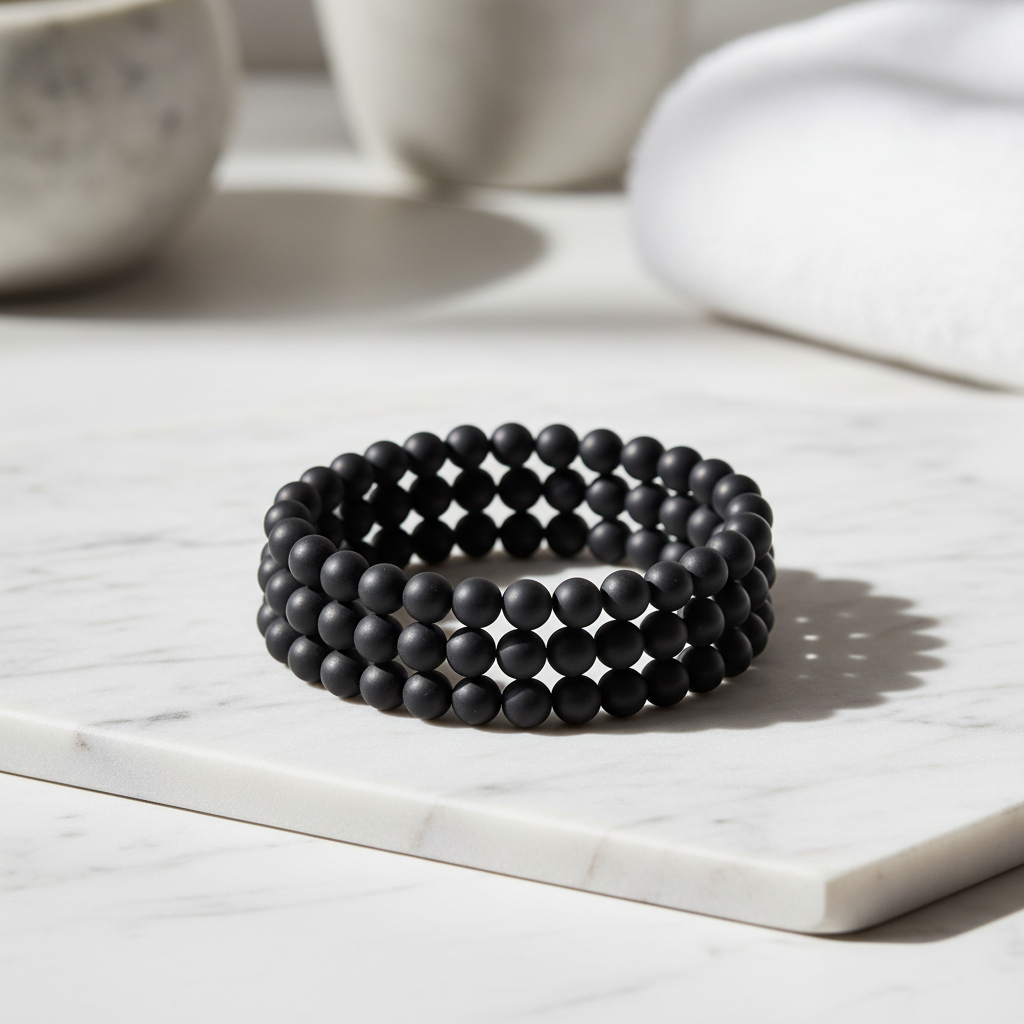 Bracciale Tormalina Nera - Product shot su marmo