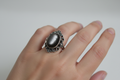 Anello ossidiana silver indossato - luce naturale