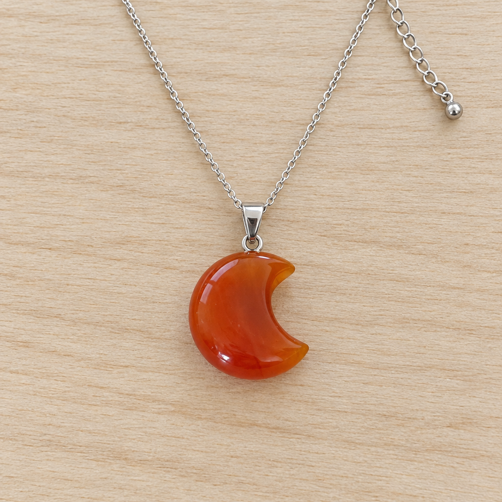 Collana Luna in corniola su legno