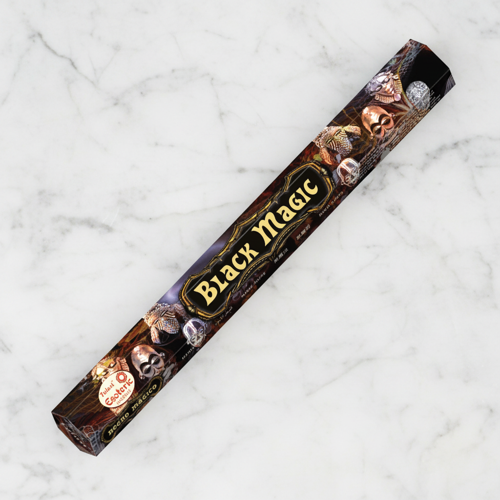 Tulasi Black Magic incensi - flatlay su marmo