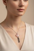 Collana Quarzo Rosa Cuore e Fasi Lunari indossata