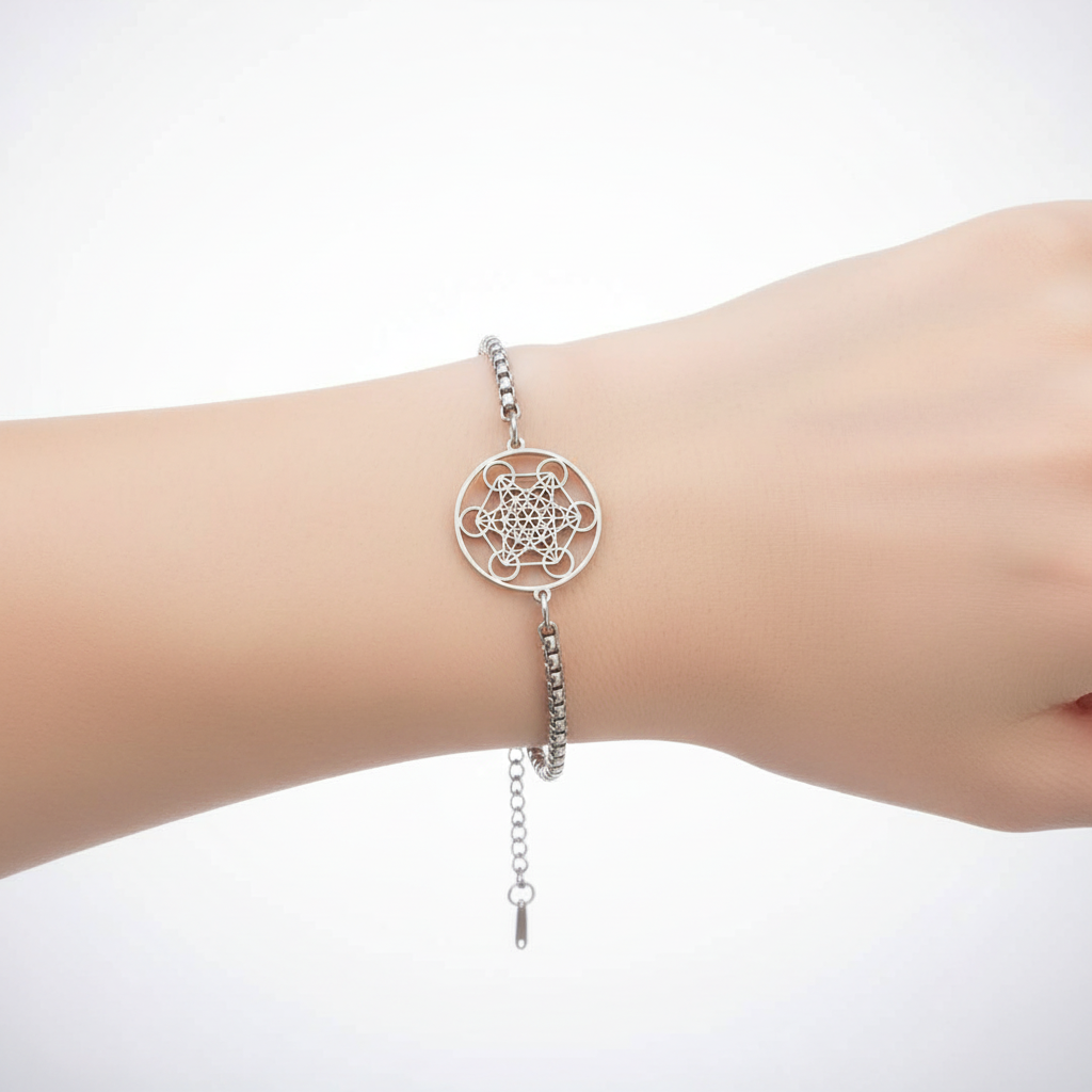 Bracciale Cubo di Metatron indossato al polso