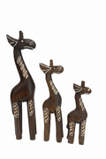 Giraffa intagliata Indonesia - trio S M L sfondo bianco