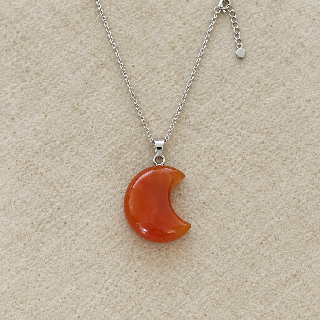Collana Luna in corniola su beige