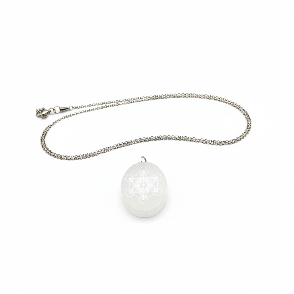Collana selenite Metatron su sfondo bianco