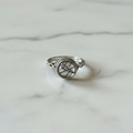 Anello quarzo tormalinato flatlay marmo