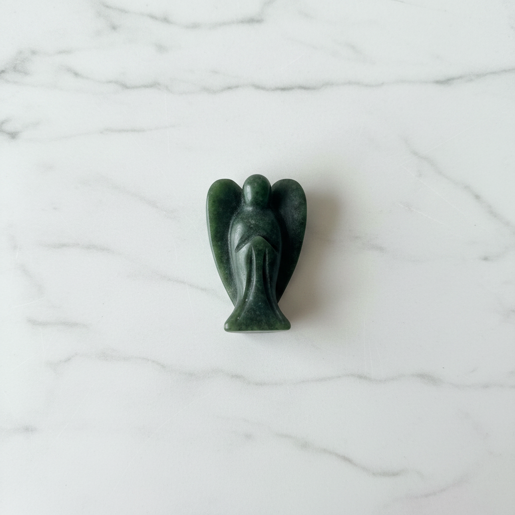 Angelo Xiuan giada verde - flatlay su marmo