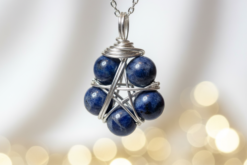 Macro dettaglio perle di Sodalite