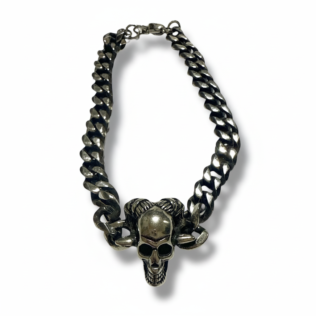 Bracciale Teschio Corna sfondo bianco