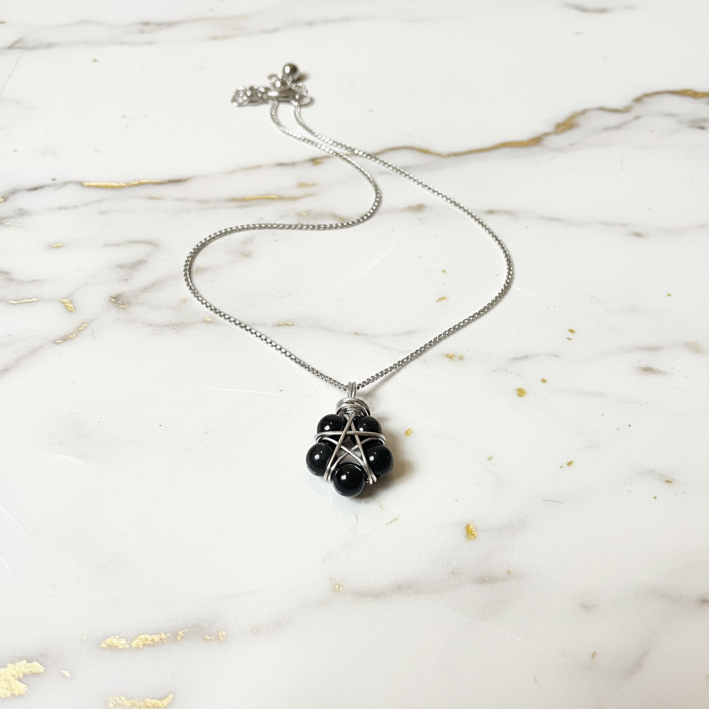 Collana Ossidiana Silver su marmo bianco