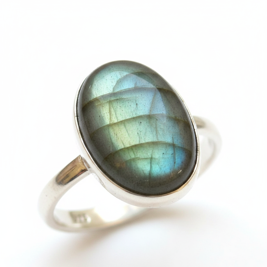 Anello labradorite verde argento macro close-up