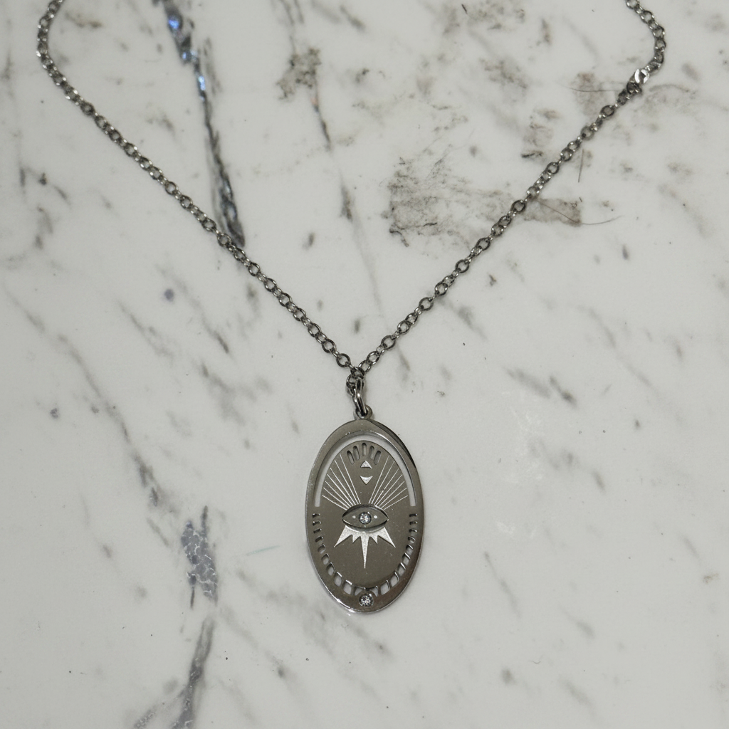 Collana Evil Eye silver - flatlay su marmo