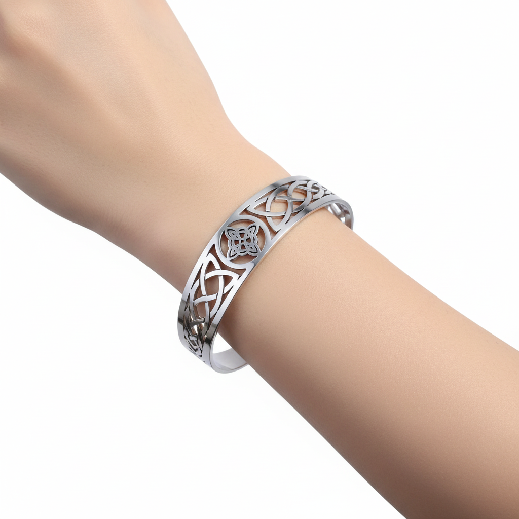 Bracciale Nodo della Strega indossato - luce naturale