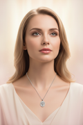 Collana Medaglia Miracolosa silver indossata - editorial fashion devozionale
