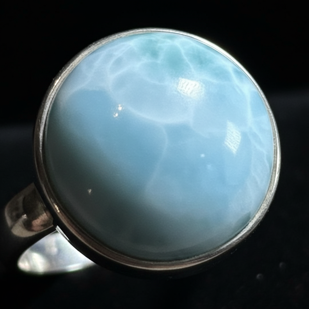 Anello Statement in Argento con Larimar Naturale Rotondo Grande - close-up larimar rotondo