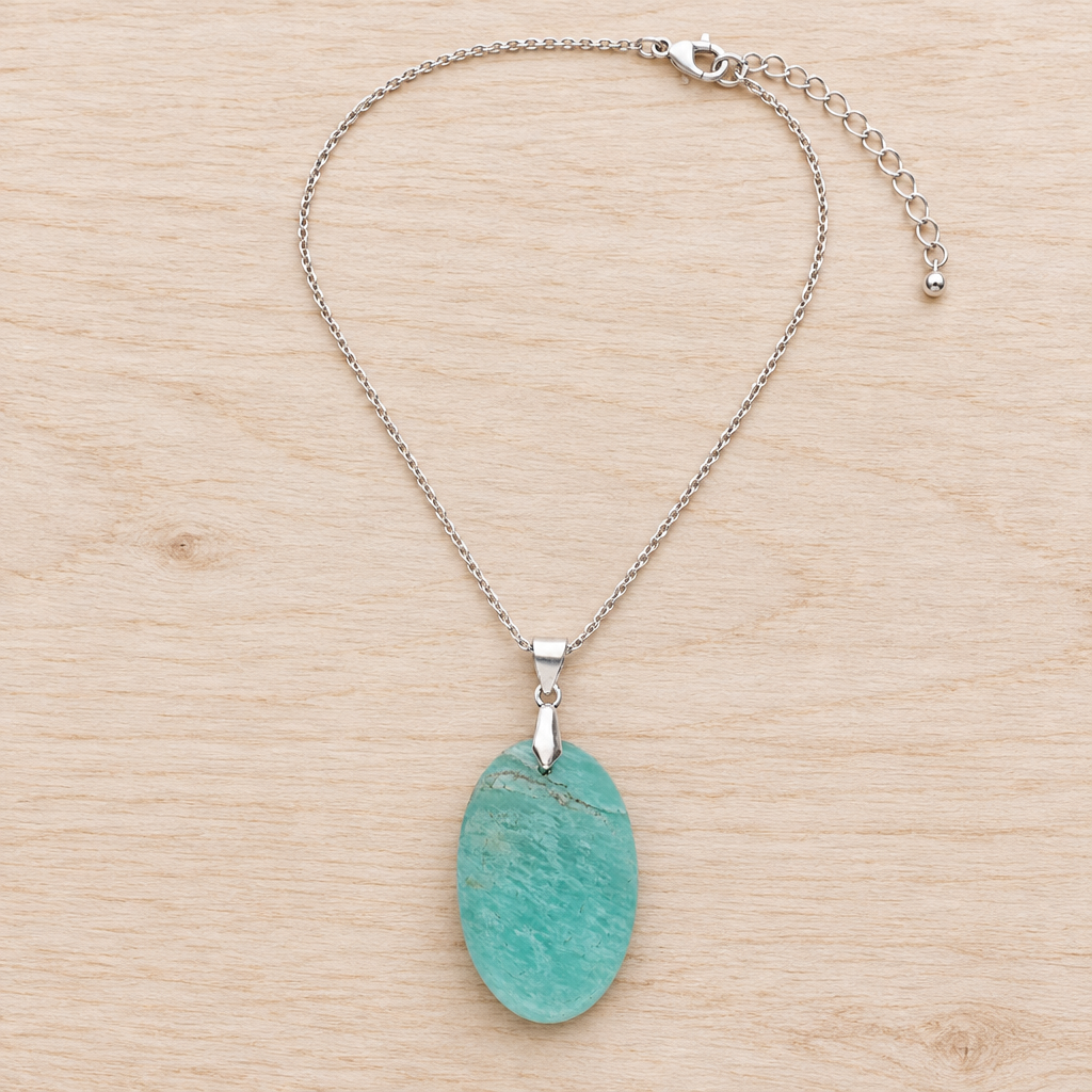 Collana regolabile in amazzonite su legno