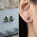 Orecchini in labradorite verde su pietra