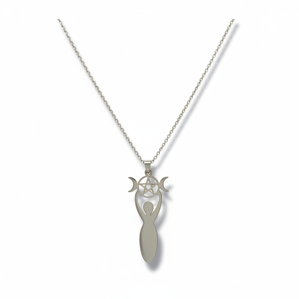 Collana Dea Madre Terra con Triplice Luna e Pentacolo flat lay sfondo bianco